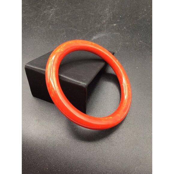 Vintage Red Bangle Early Plastic Bakelite Marbled Summer Bracelet Jewelry - Picture 2 of 7